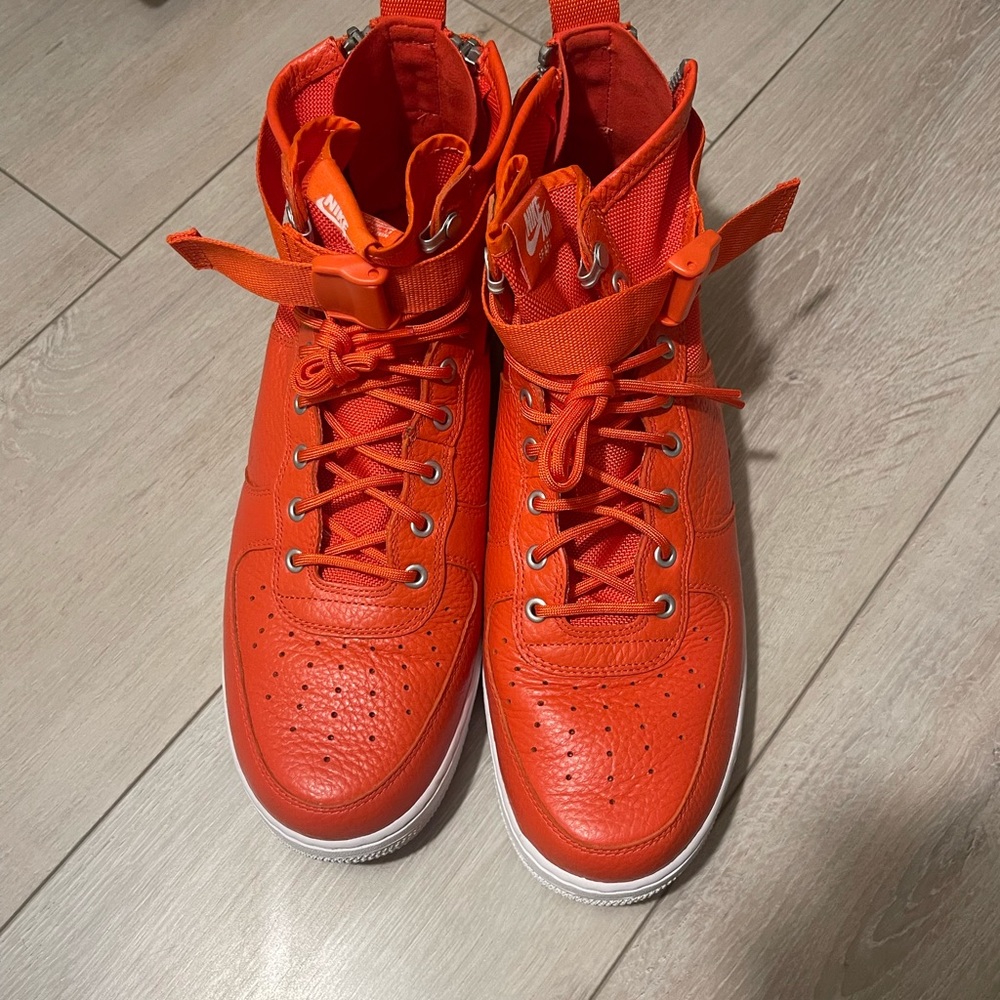 Nike SF AF1 Mid